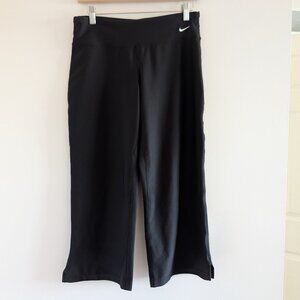 3/$30 Nike Cropped pant
